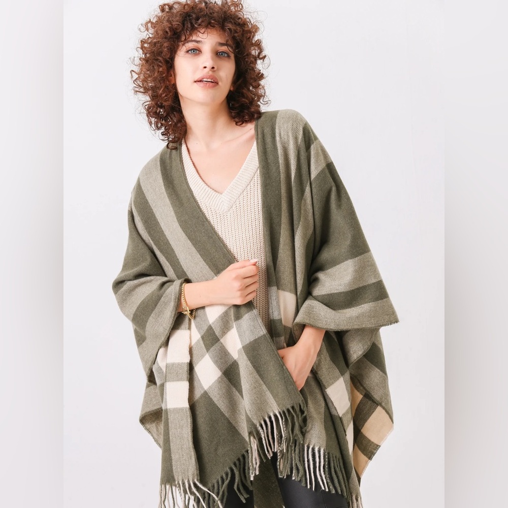 UNIVERSAL THREAD TARGET PLAID FRINGE OPEN FRONT PONCHO IN GREEN ONE SIZE - Picture 3 of 16